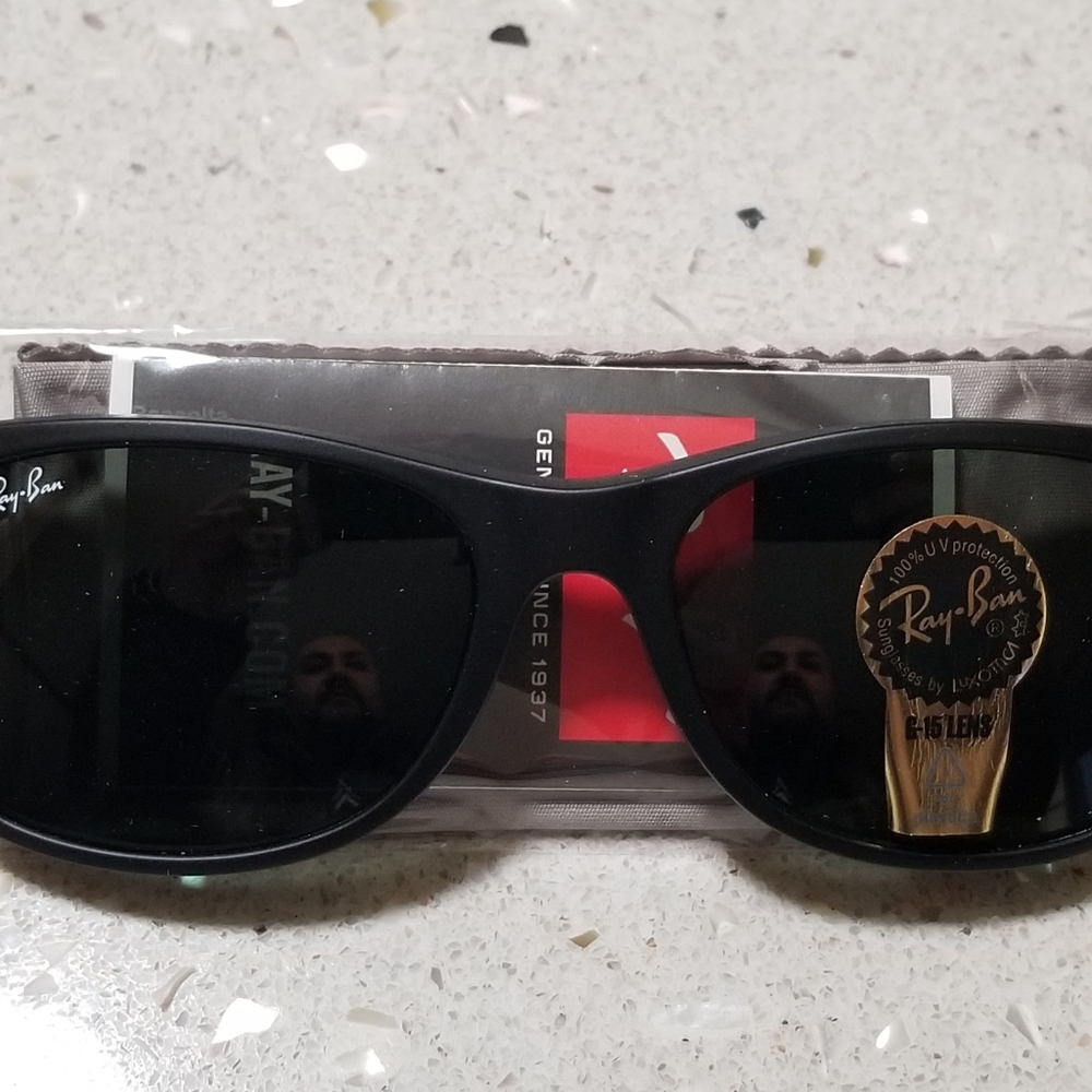 Ray-Ban Classic Wayfarer Sunglasses RB2132